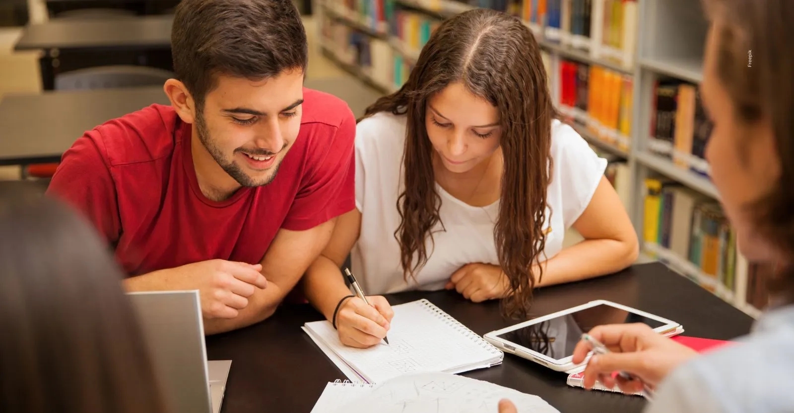 Estudiar gratis en Medellín sí es posible: abren convocatoria de becas para 2026.