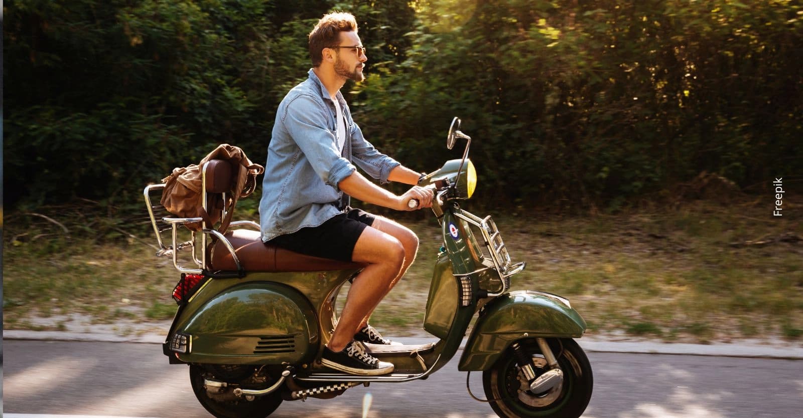 ¿Cuáles son los requisitos para manejar una moto eléctrica en Colombia en 2026?