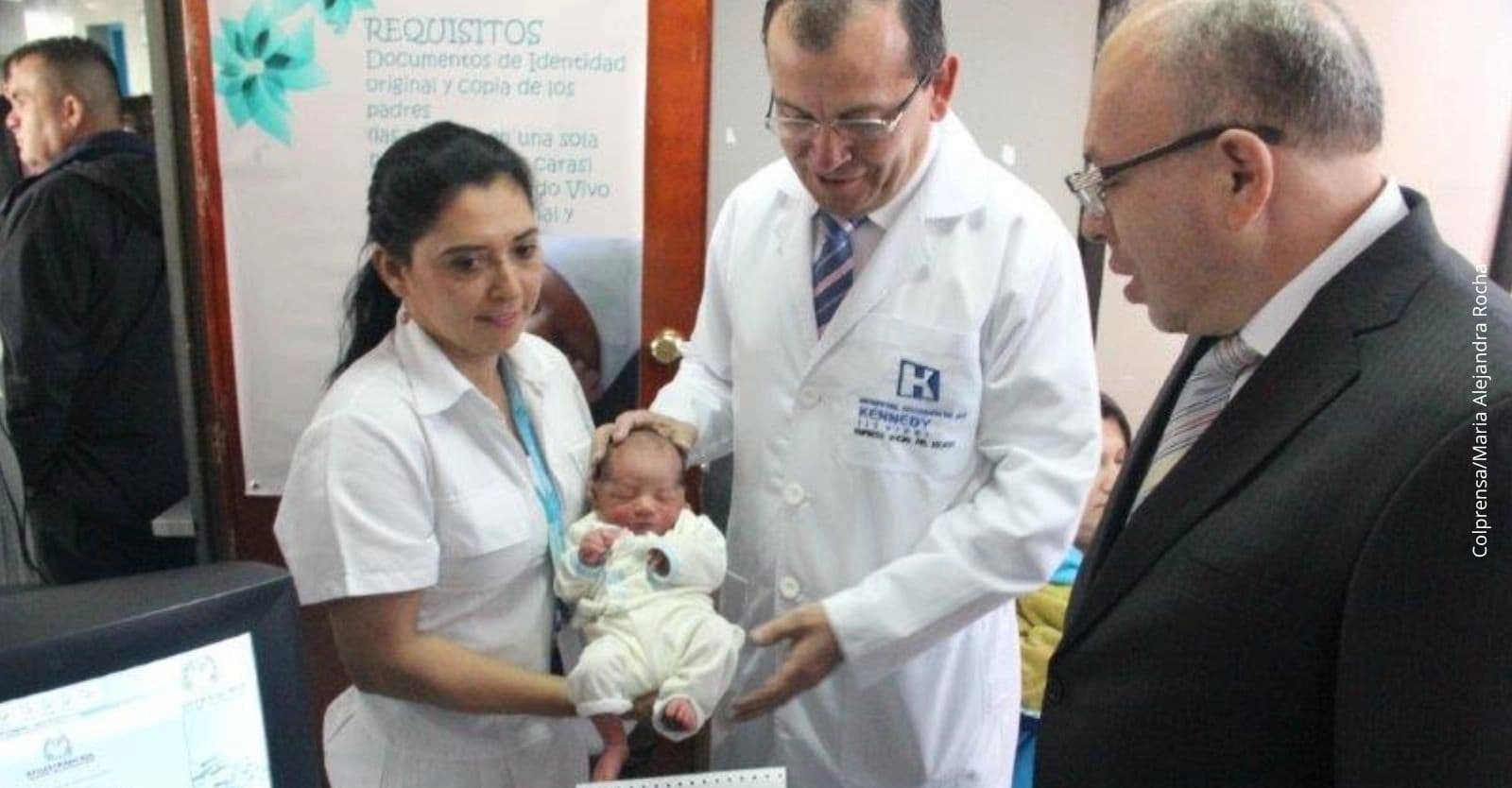 ¿Cuándo pueden los hijos llevar primero el apellido de la madre en Colombia?