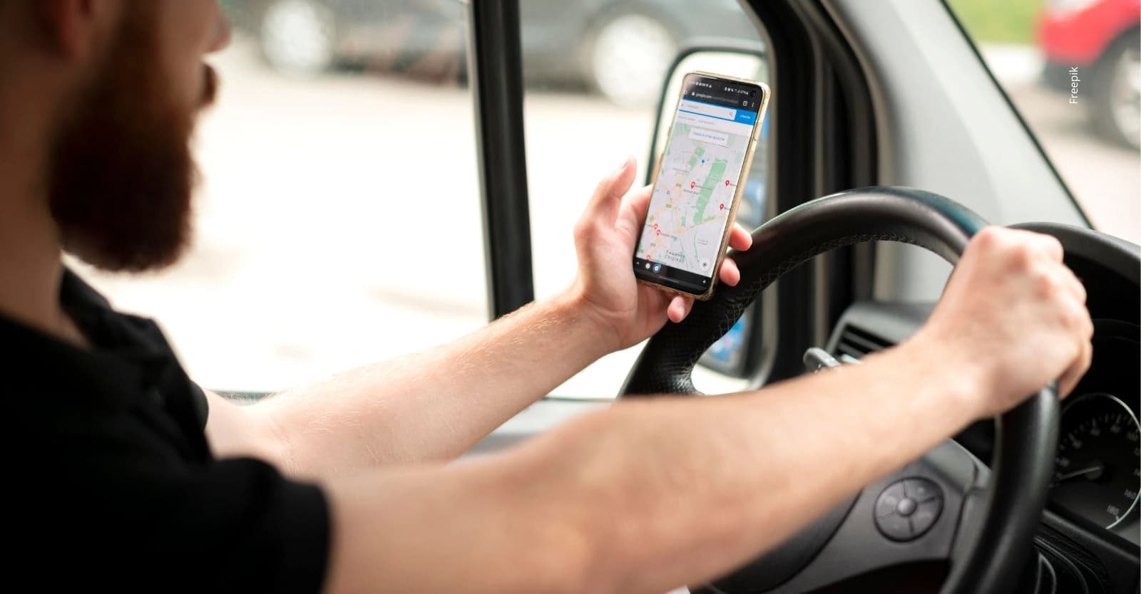 Conjuntos podrían enfrentar multas millonarias por apps de transporte.