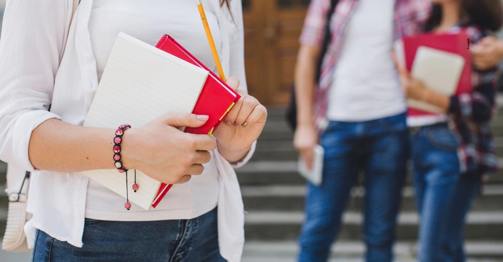 Distrito de Medellín financiará carrera universitaria a los mejores puntajes Saber 11.