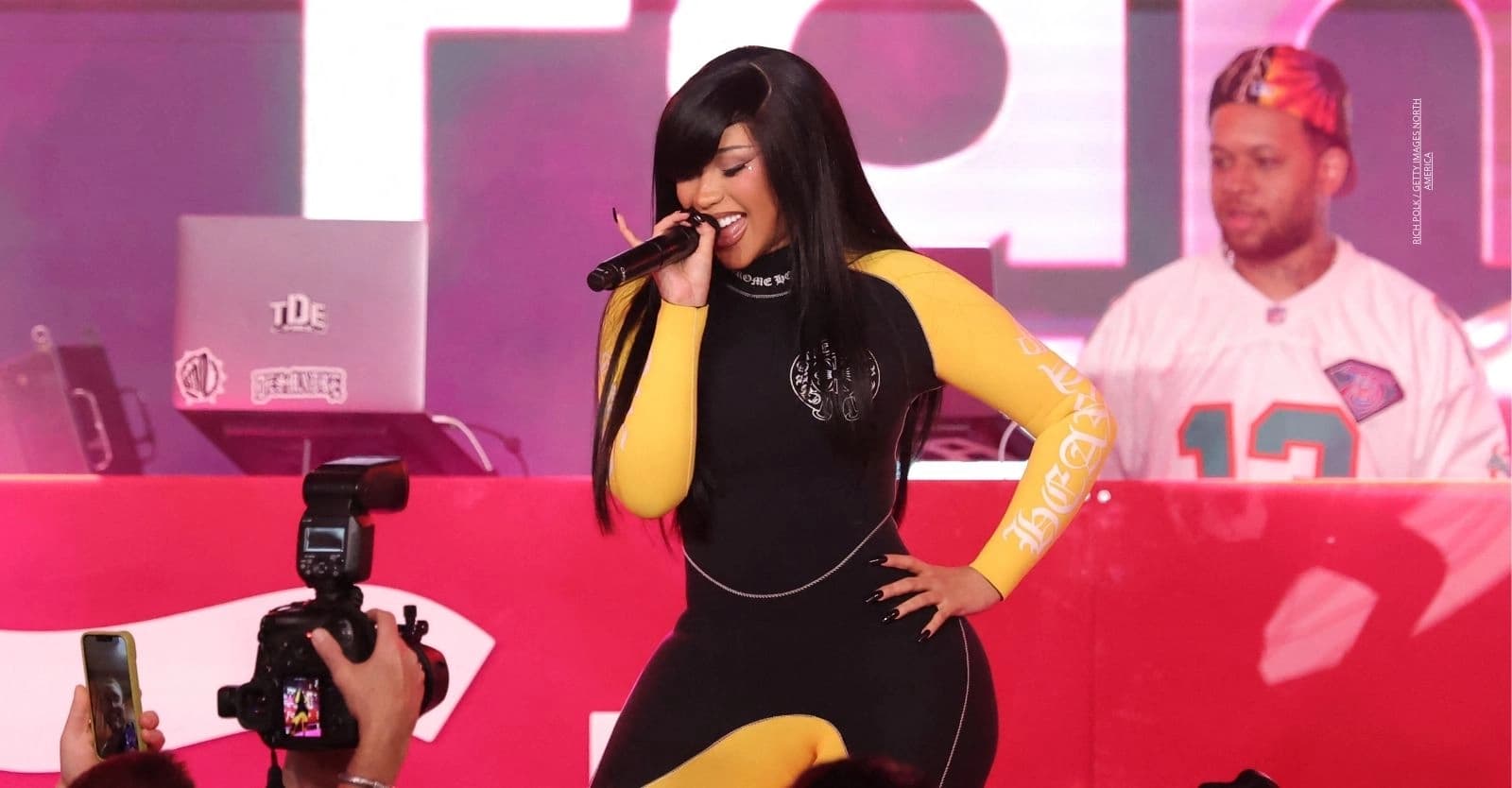 Colombia, destino de Cardi B: la rapera busca un procedimiento estético tras su tour.