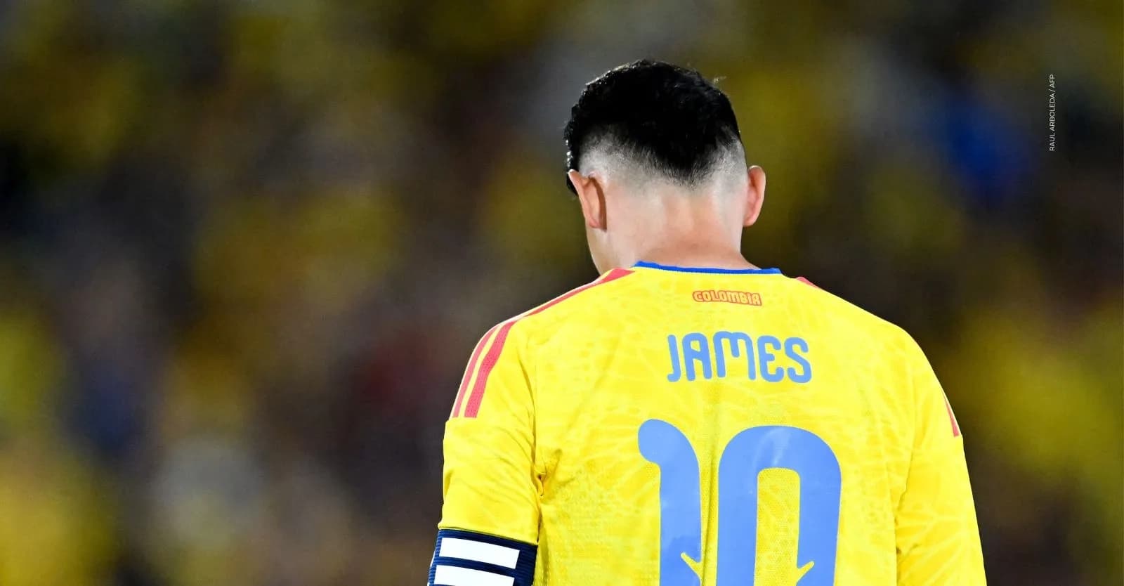 James despertó admiración en Costa Rica: le pidieron fotos e intercambiaron camisetas.