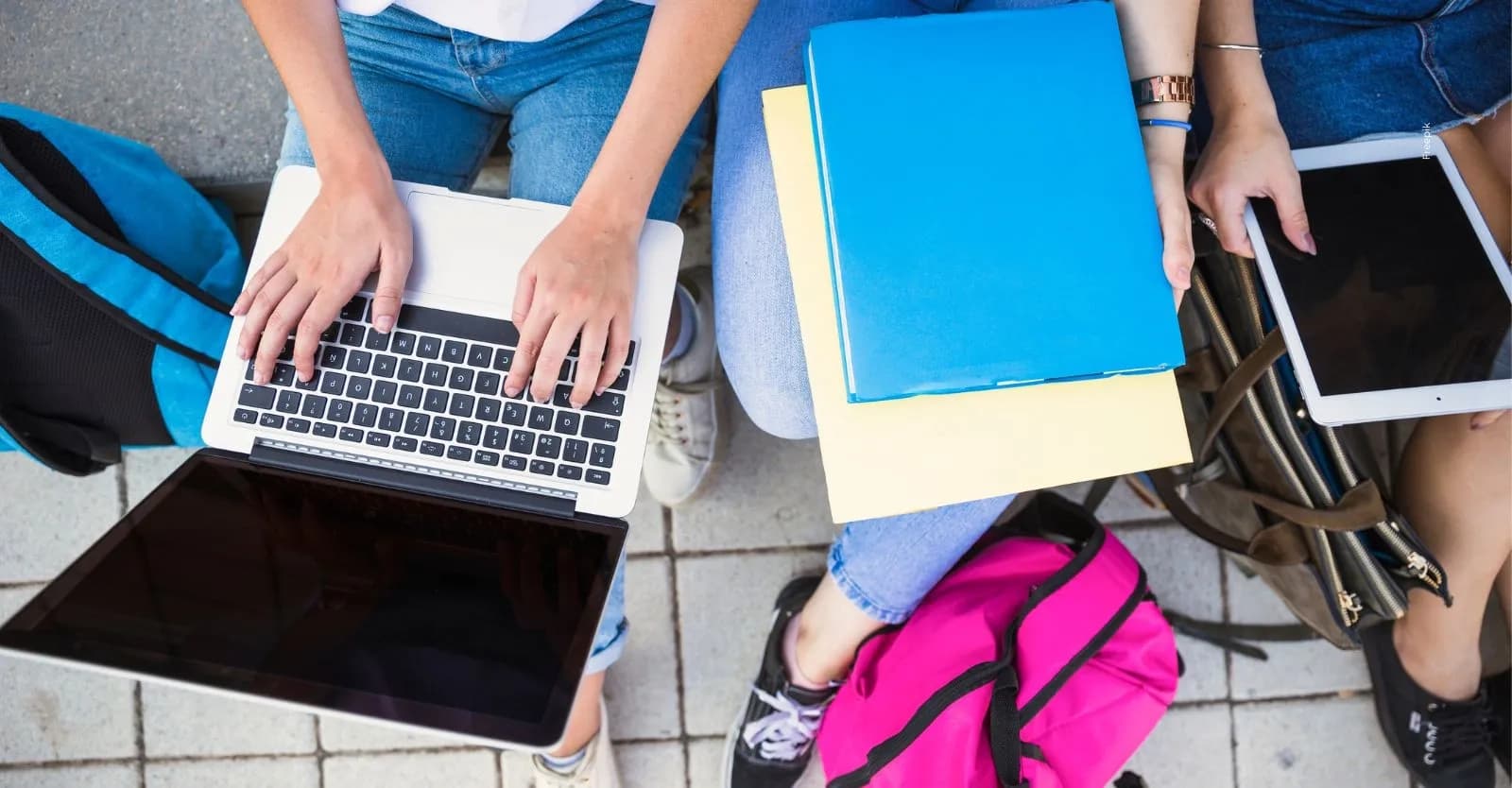 Jóvenes a la E 2026: ¿cómo acceder a una beca del 100 % para universidad, tecnología o técnico en Bogotá?