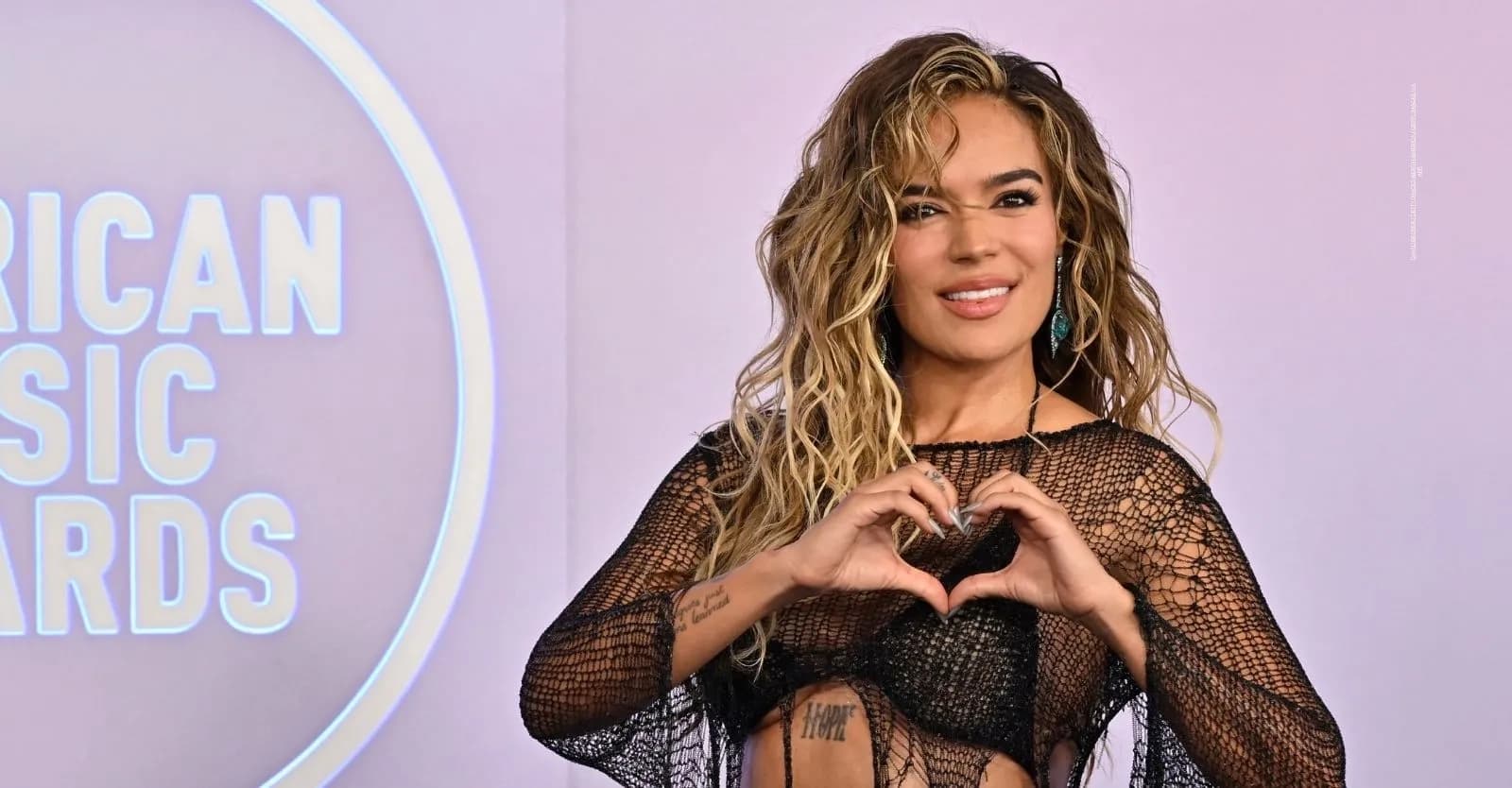 Orgullo colombiano: Karol G es homenajeada en los AMAs 2026.