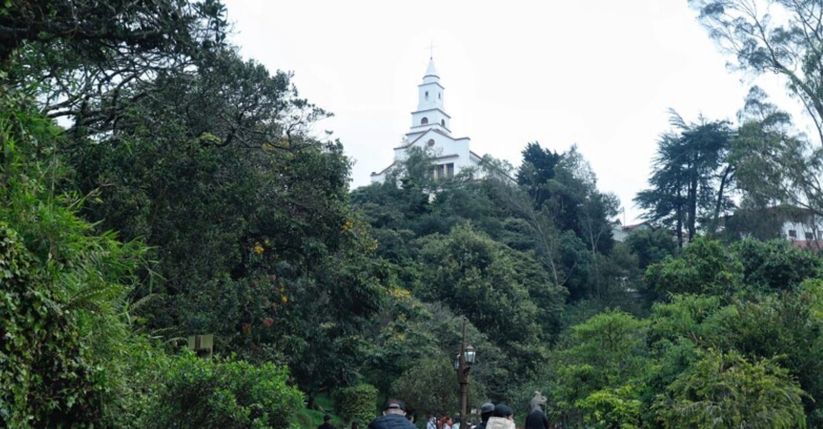 ¿Cuánto cuesta subir a Monserrate en teleférico el Jueves y Viernes Santo de 2026?