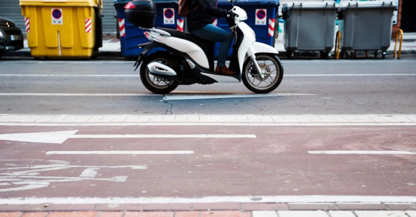 Motos en el andén Bogotá: multas y sanciones 2026