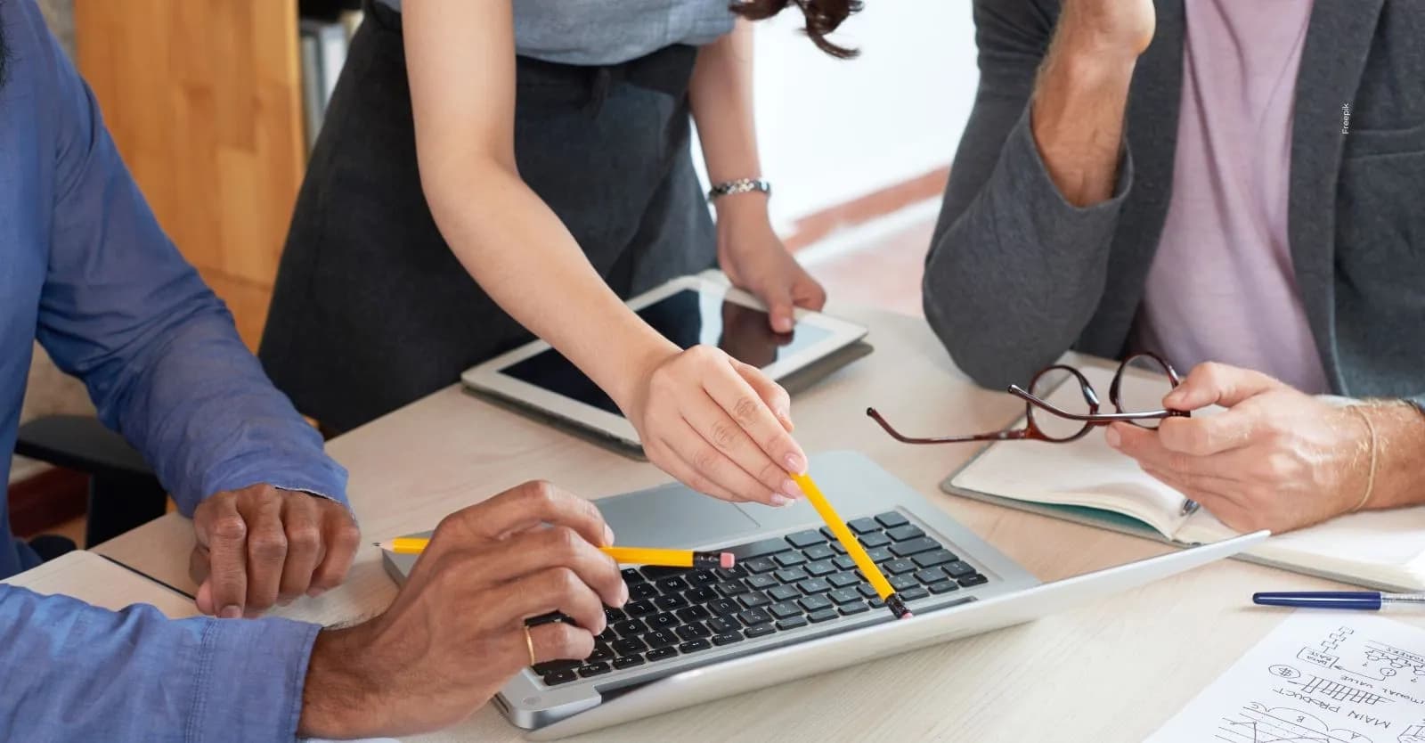 Trabajo en el sector público: CNSC lanza más de 1.500 vacantes en Colombia.
