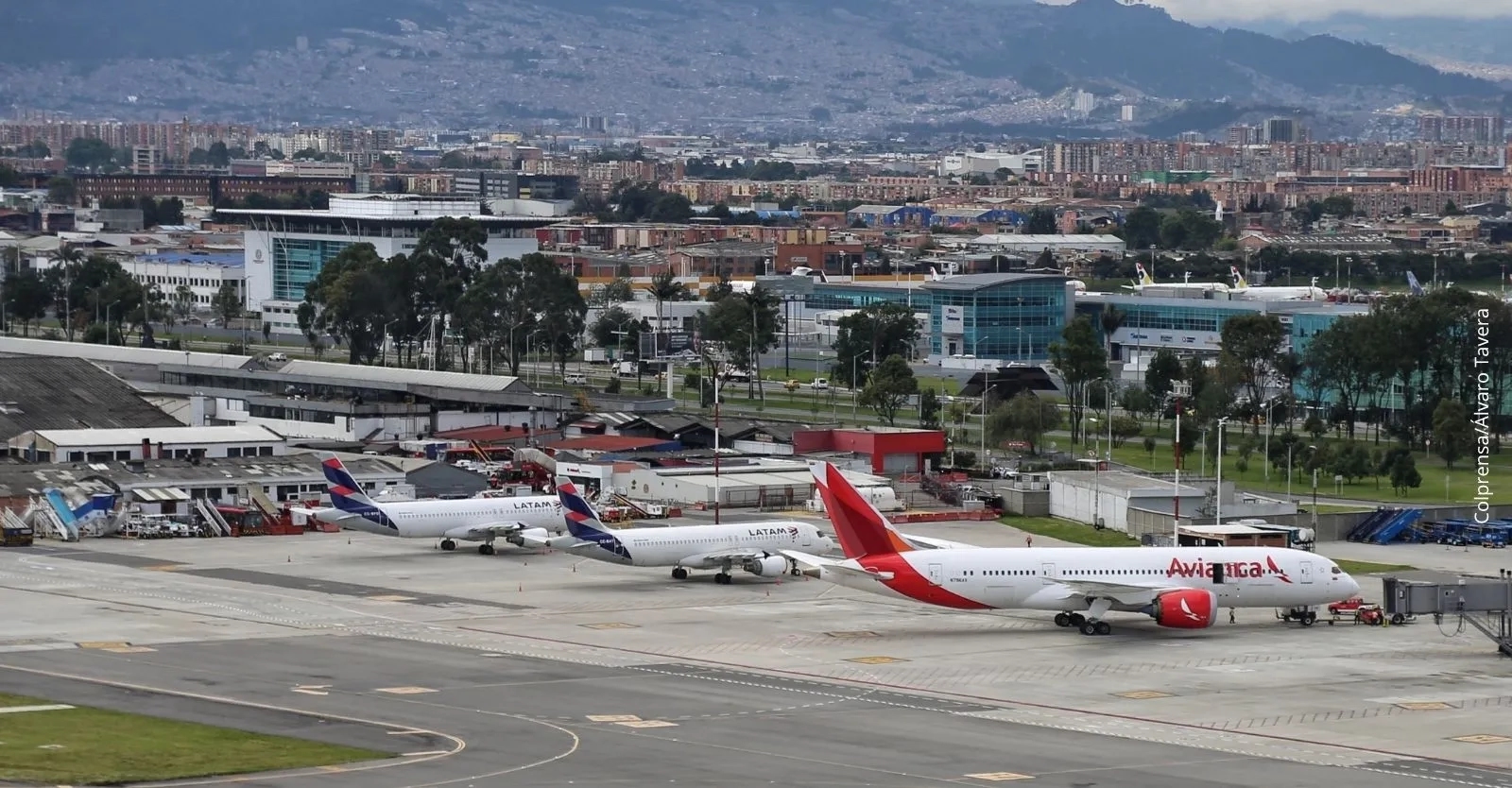 Aeropuertos suspenden operaciones tras fuerte temblor de 7,4 en Colombia: ¿cuáles son y qué deben hacer los viajeros?