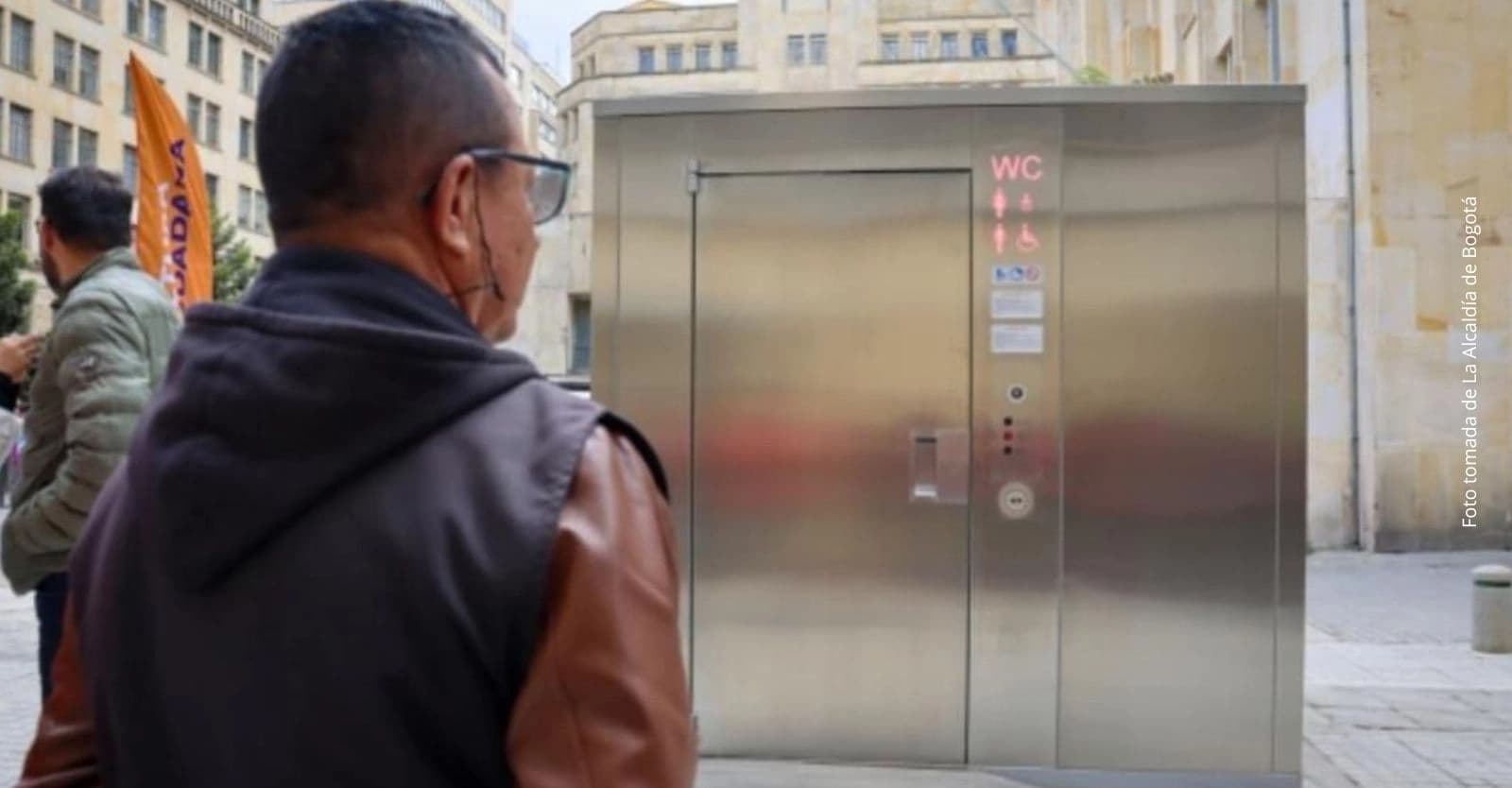 ¿Dónde están los baños públicos inteligentes en Bogotá y cuál es su normativa de uso?