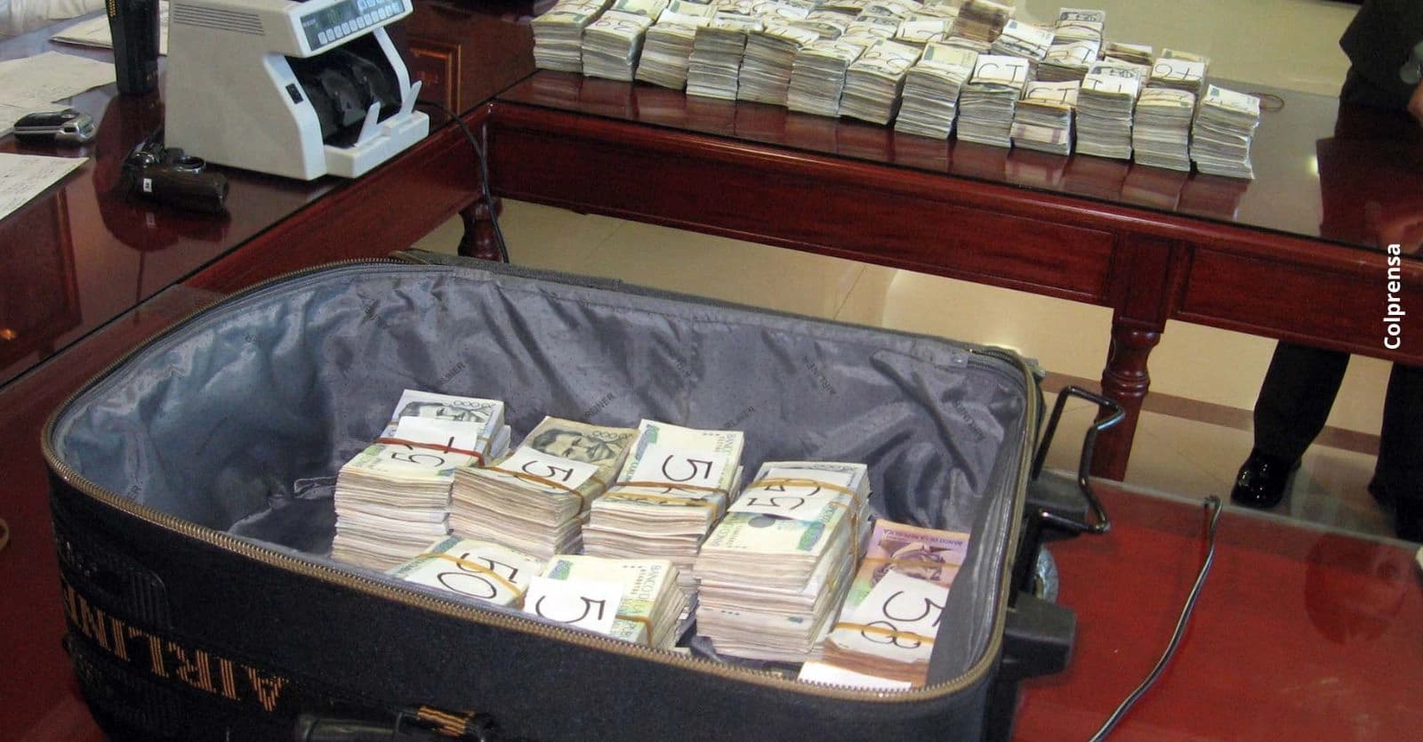 ¿Cuál es el monto máximo de dinero en efectivo que se puede llevar en Colombia para 2026?