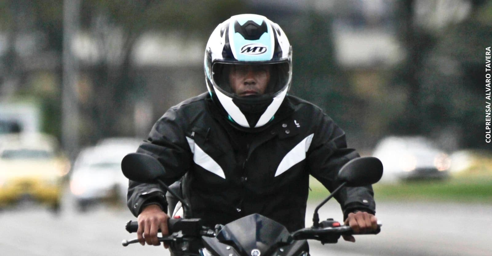 ¿Es obligatorio el chaleco reflectivo para motociclistas en Colombia?