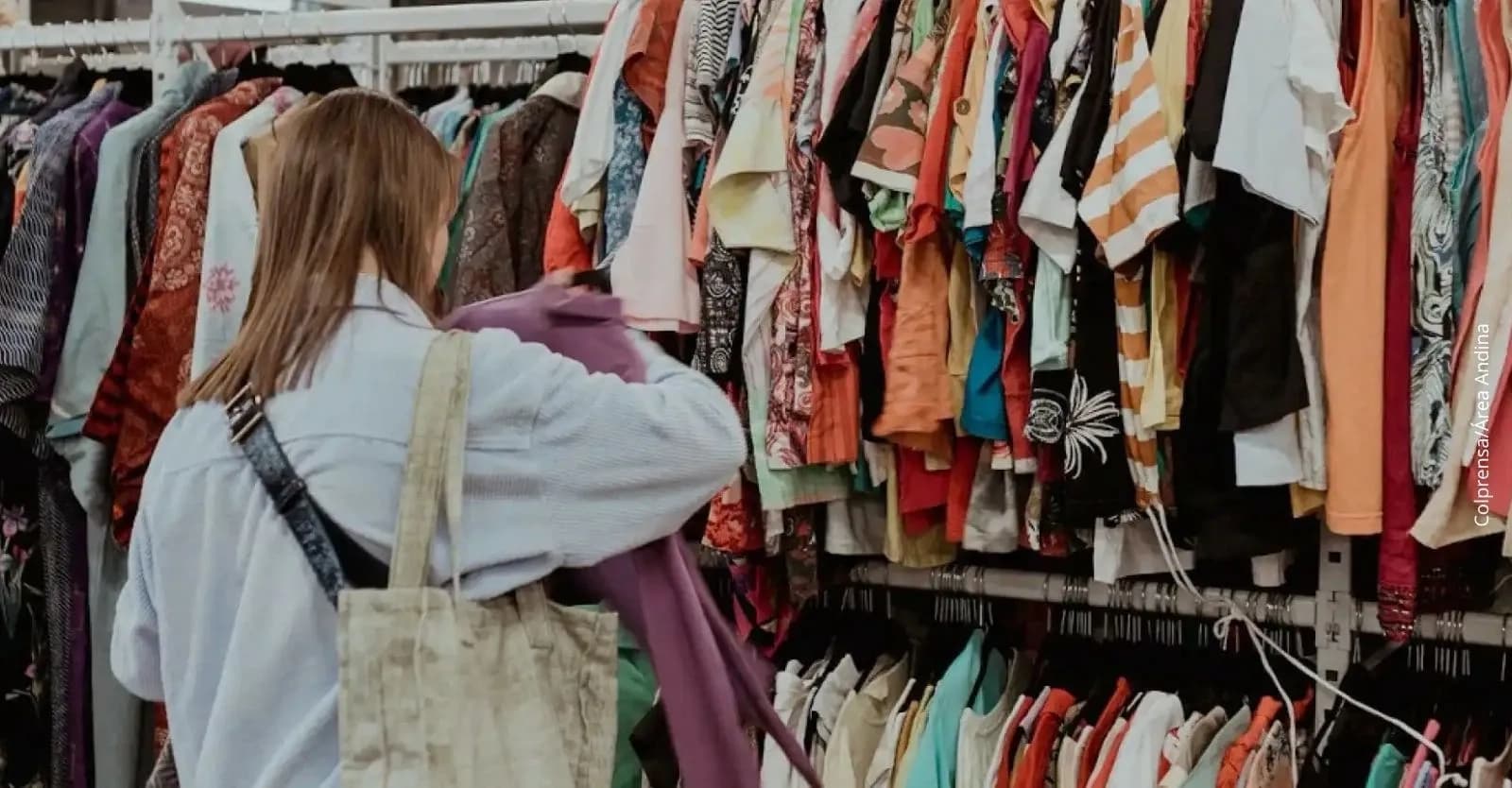 ¿Dónde desechar la ropa que ya no usas en Bogotá para que otras personas la reutilicen?
