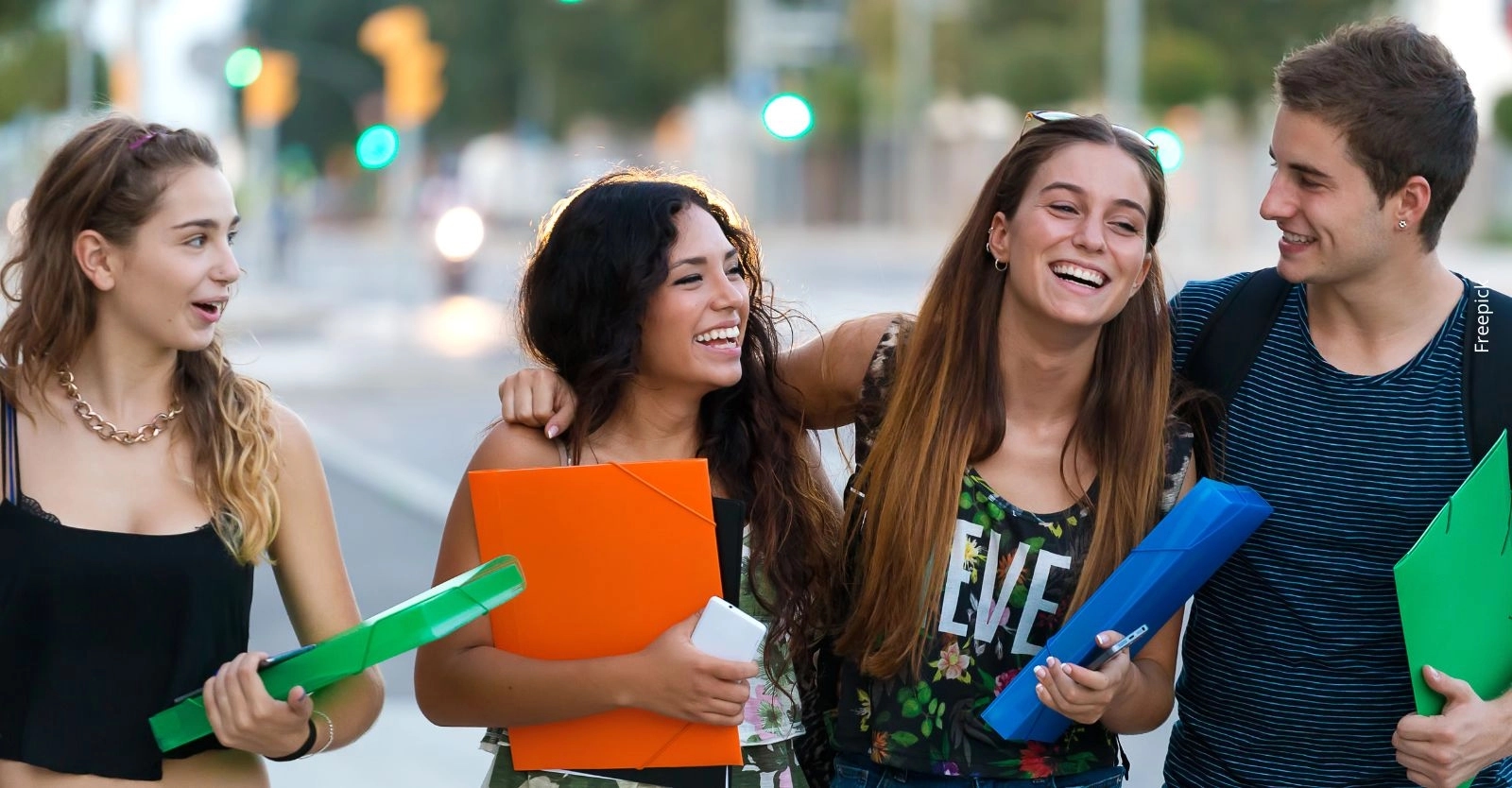 Bogotá lanzó boletín con becas, fondos y convocatorias internacionales: así puedes aplicar