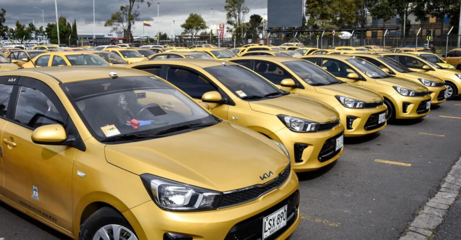 Nuevas normas para taxis en Colombia: esto cambiaría para conductores y propietarios en 2026.