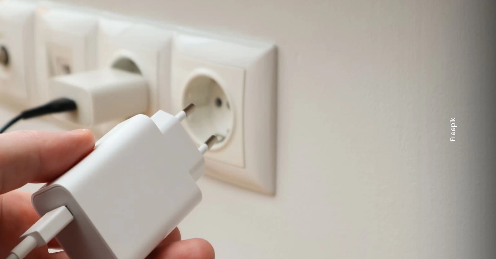 ¿Qué electrodomésticos deberías desenchufar en la noche antes de dormir?
