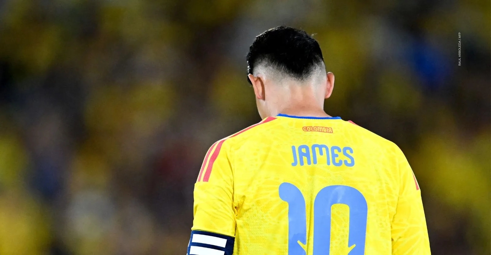 James despertó admiración en Costa Rica: le pidieron fotos e intercambiaron camisetas.