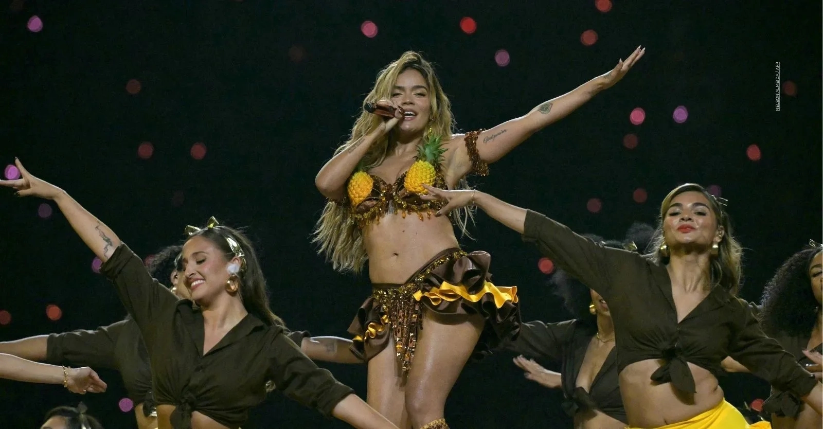 Karol G celebra el aniversario de Tropicoqueta con inéditas fotos