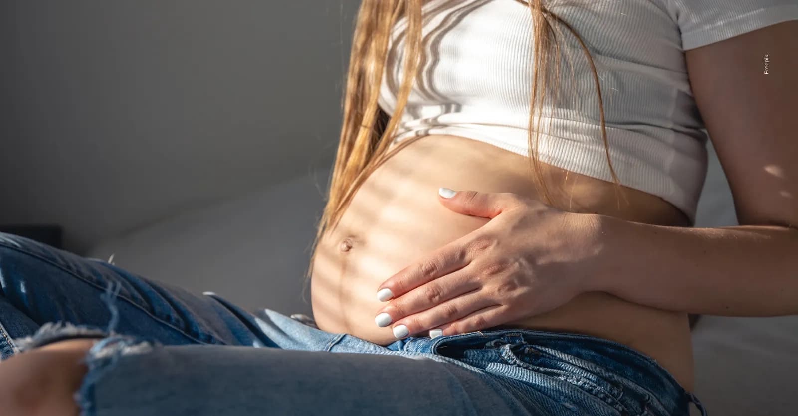 Madres adolescentes en Medellín: programa gratuito ofrece educación, apoyo psicosocial y subsidios de ayuda