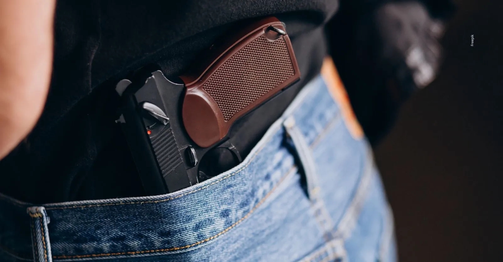 ¿Te pueden enviar a prisión por portar un arma ilegal? Esto dice la legislación colombiana.