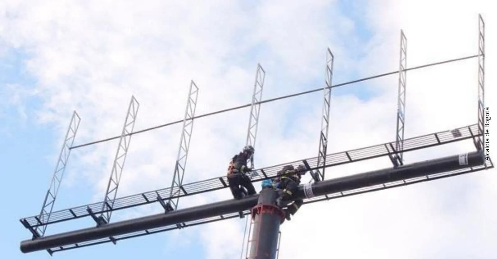 ¿De cuánto es la multa por instalar publicidad en espacios intervenidos por el IDU en Bogotá?