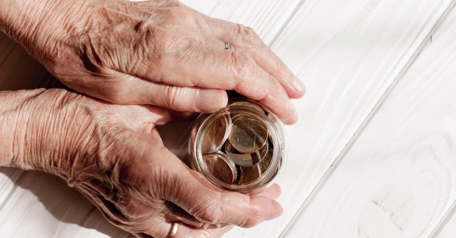 Adultos mayores en Colombia recibirán apoyo económico.